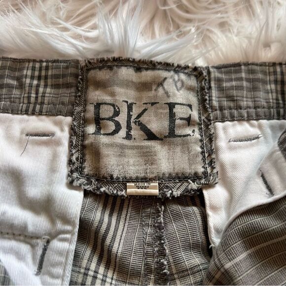 BKE Men’s Shorts Pembroke Size 34x12 Gray White Plaid Bermuda Casual Buckle - Picture 3 of 6